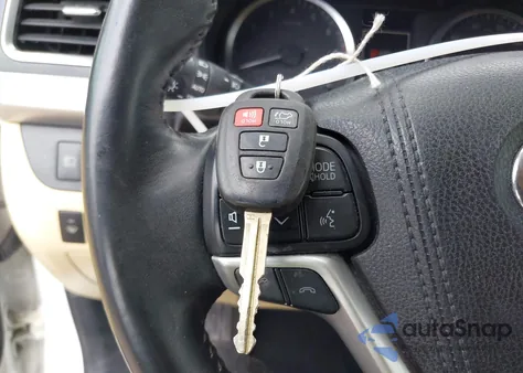 2017 Toyota Highlander Le Plus from USA, damaged, VIN 5TDBZRFH7HS456148